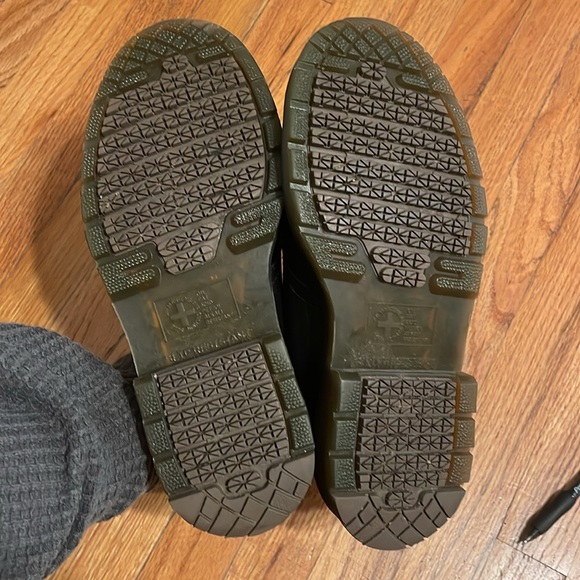 Doc Martins Non-Slip Size 7 - Picture 8 of 8